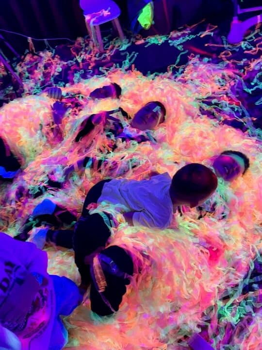 Фото — Неоновая вечеринка